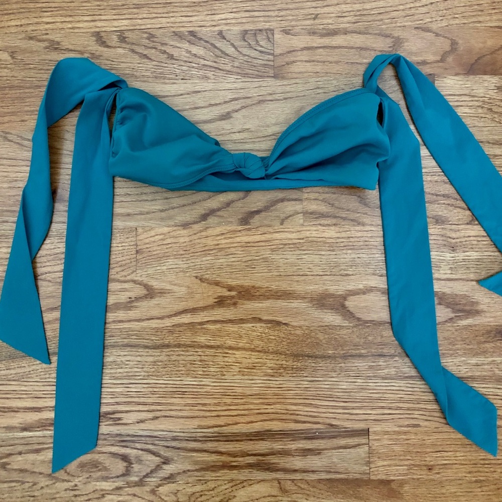 **WORN ONCE** KENDALL + KYLIE Bathing Suit Top